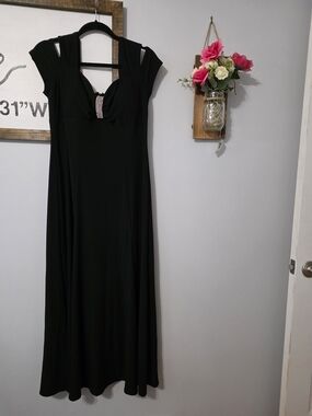 : R&M Richards Long Evening Gown W/Cold Shoulder, With Slit